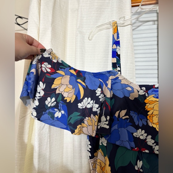 Plus Bathingsuit - Picture 3 of 4